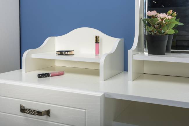 Стол туалетный с пуфом, с зеркалом и настольной полкой Ливерпуль цвет ясень ваниль/белый Стол туалетный с пуфом, с зеркалом и настольной полкой Ливерпуль цвет ясень ваниль/белый