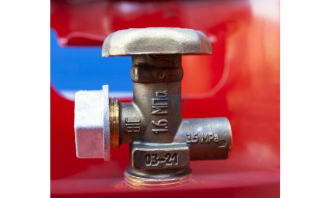 Газовый баллон 27л НЗГА с вентилем ВБ-2 (с предохранительным клапаном) Газовый баллон 27л НЗГА с вентилем ВБ-2 (с предохранительным клапаном)