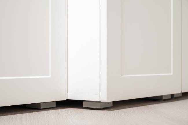 Два шкафа-пенала Остин цвет белый шагрень/дуб крафт золотой