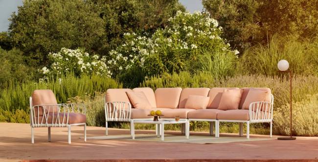 Кресло пластиковое с подушками Komodo Poltrona белый, розовый 790х780х880 мм