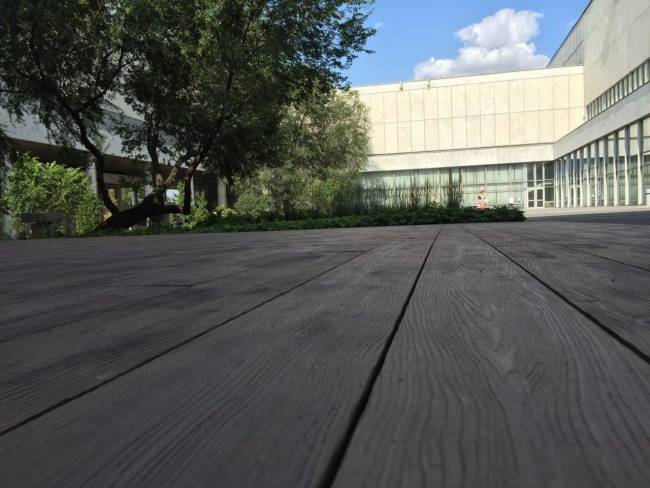 Террасная доска WOOZEN DN25 от LG HAUSYS, цена за пог. метр