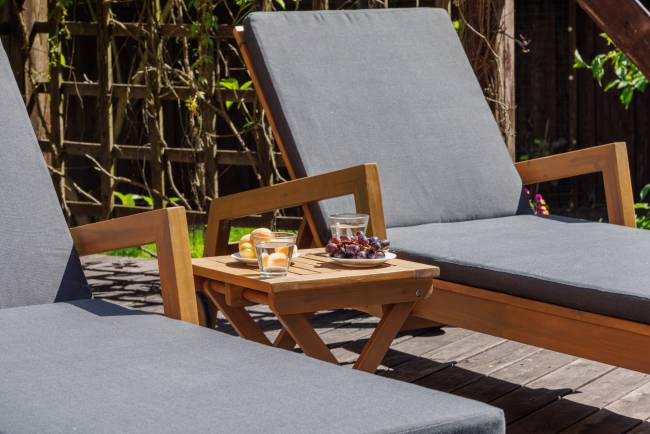 Комплект из 2-х шезлонгов PAOLO из акации и столика LUCIO Комплект из 2-х шезлонгов PAOLO из акации и столика LUCIO